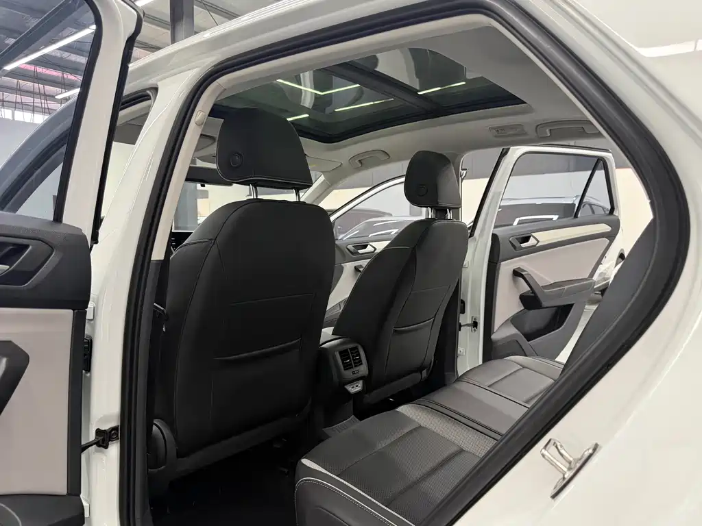 Volkswagen T-Roc 2023 — фото 21