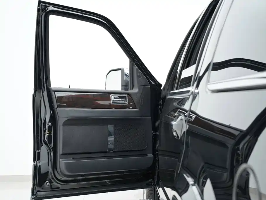 Lincoln Navigator 2018 — фото 12