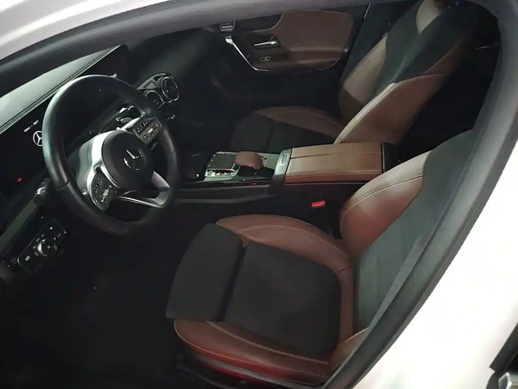 Mercedes-Benz A-Class 2019 — фото 15
