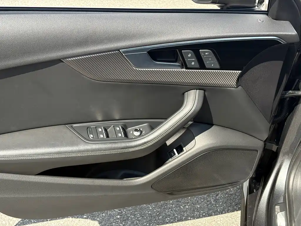 Audi A4L 2023 — фото 16