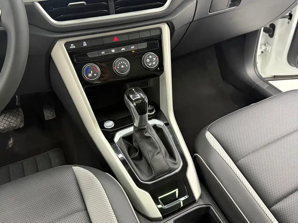 Volkswagen T-Roc 2023 — фото 19