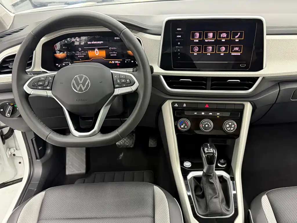 Volkswagen T-Roc 2023 — фото 18