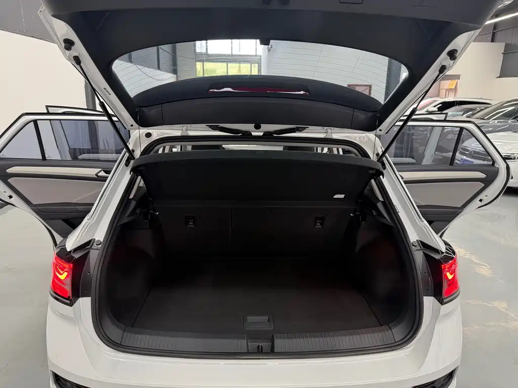 Volkswagen T-Roc 2023 — фото 24