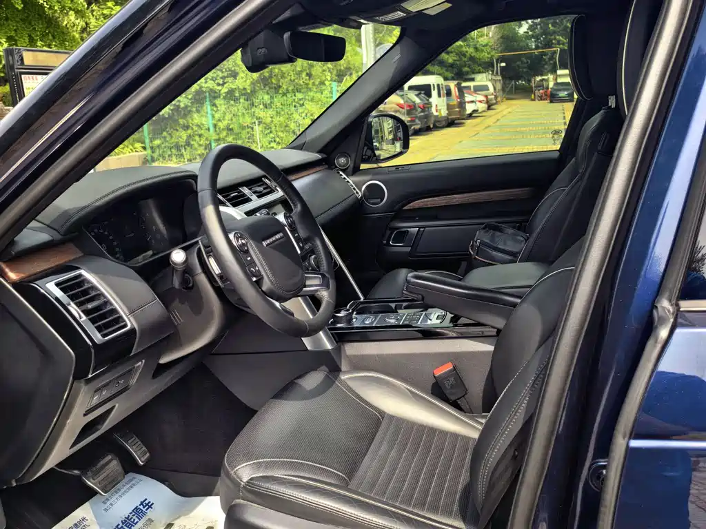 Land Rover Discovery 2017 — фото 17