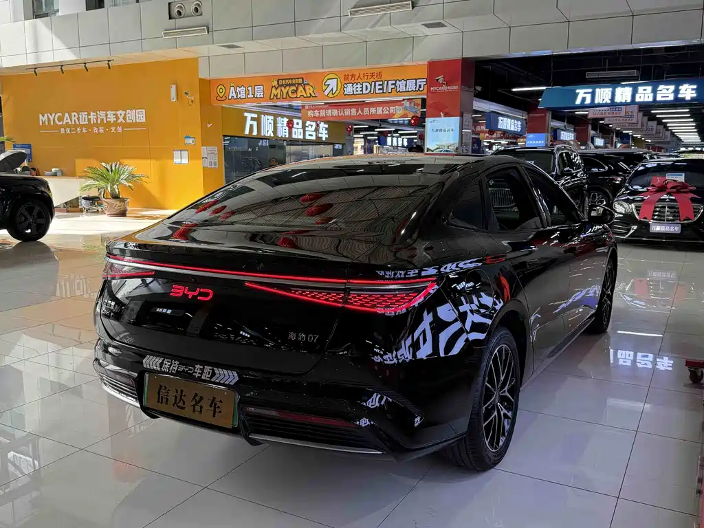 BYD Seal 07 DM-i 2025 — фото 17