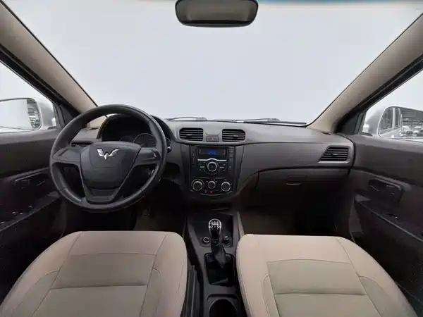 Wuling Hongguang 2015