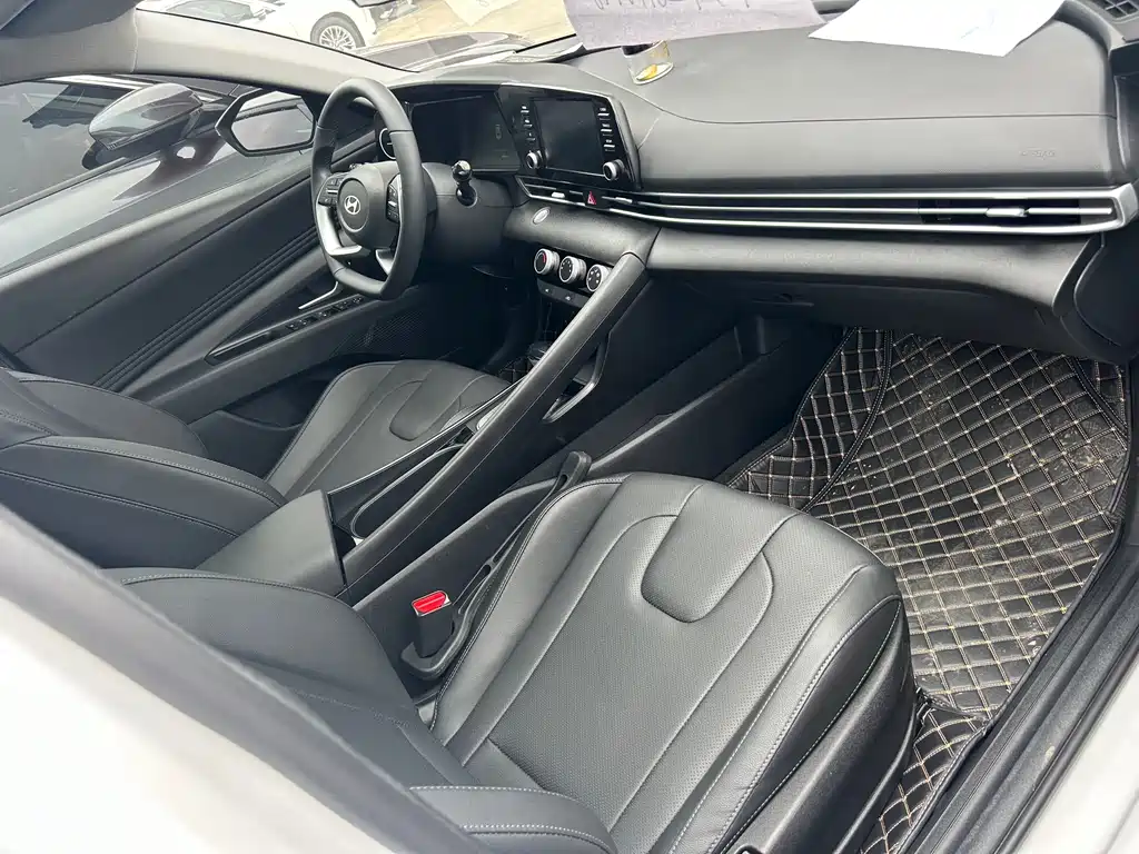 Hyundai Elantra 2023