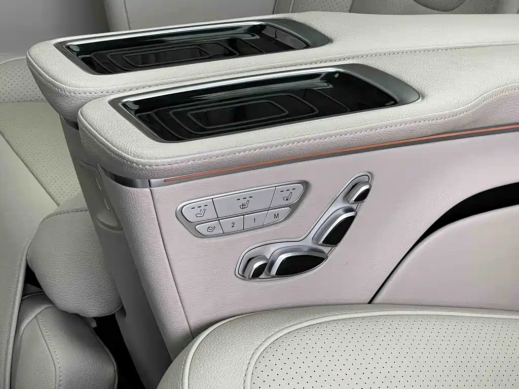 Mercedes-Benz V-Class 2022 — фото 14