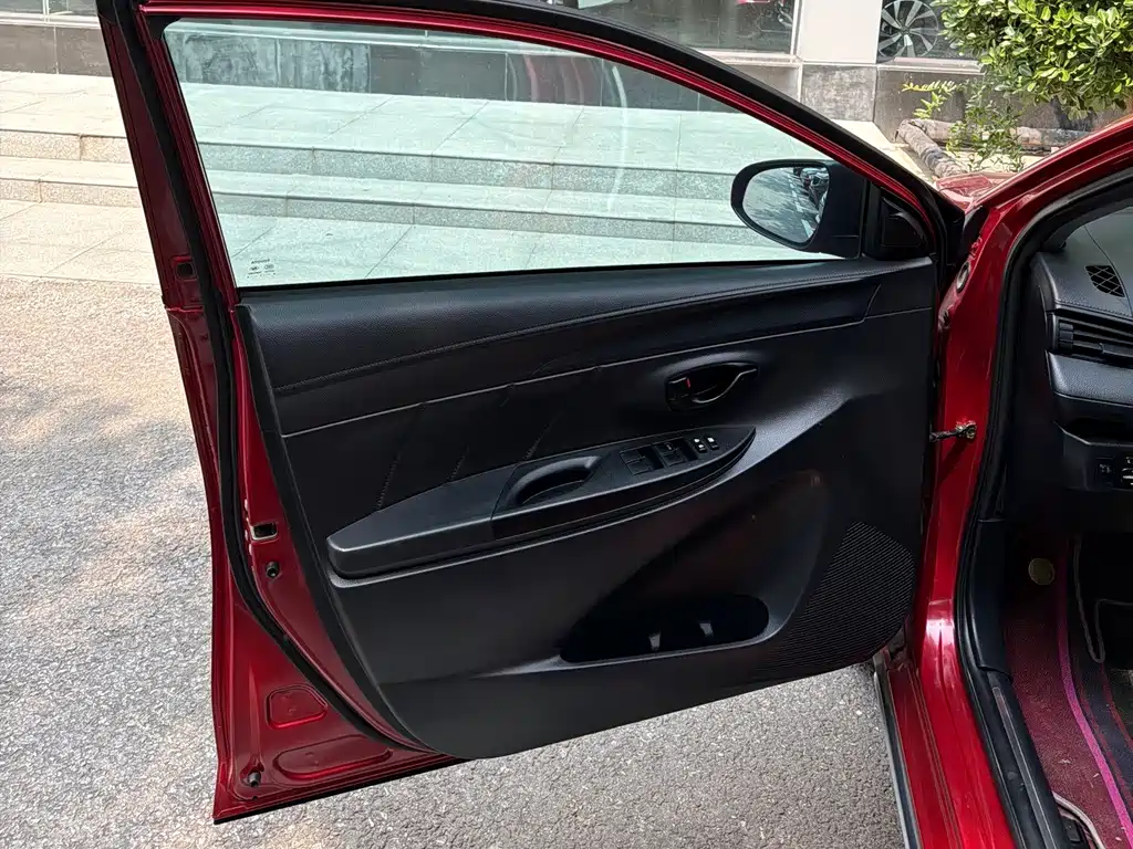 Toyota Yaris L 2022