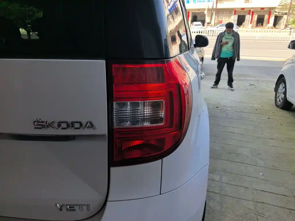 Skoda Yeti 2016 — фото 24