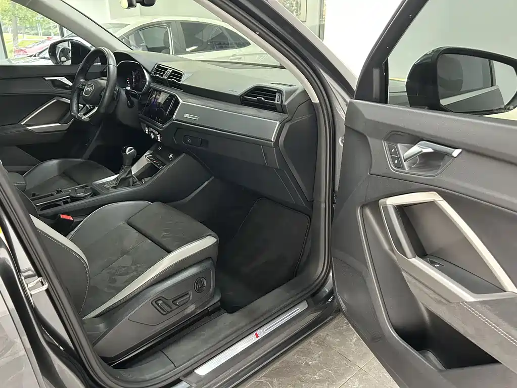 Audi Q3 2023 — фото 13