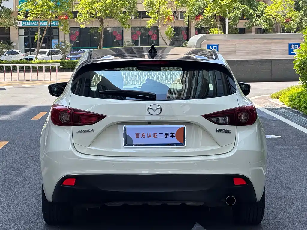 Mazda 3 Axela 2015