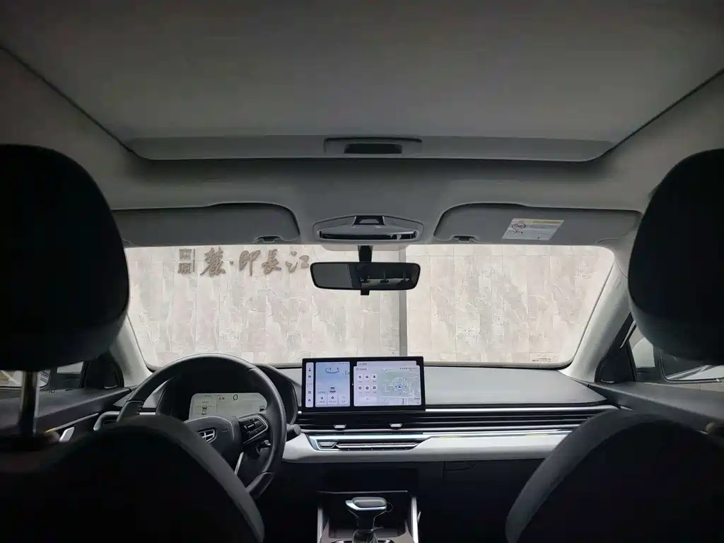 Geely Emgrand 2022