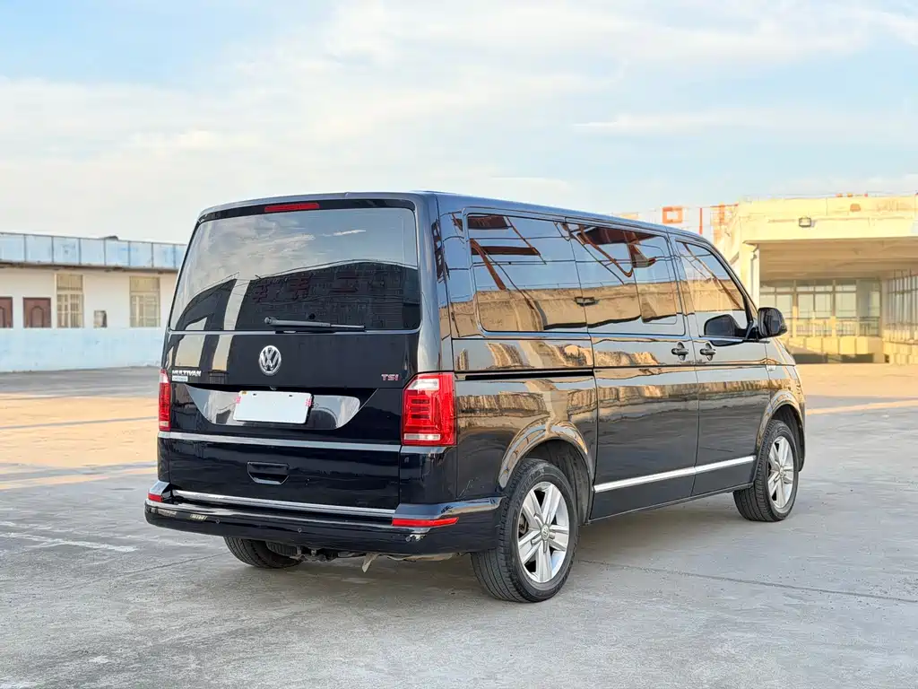 Volkswagen Multivan 2017 — фото 5