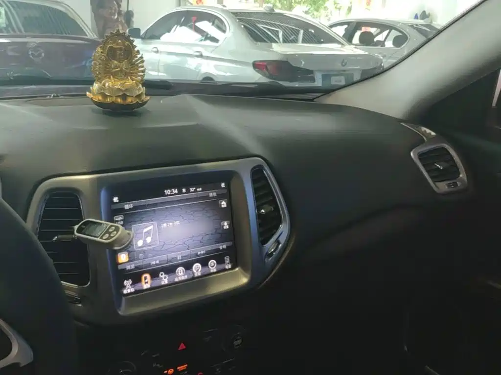 Jeep Compass 2018 — фото 10
