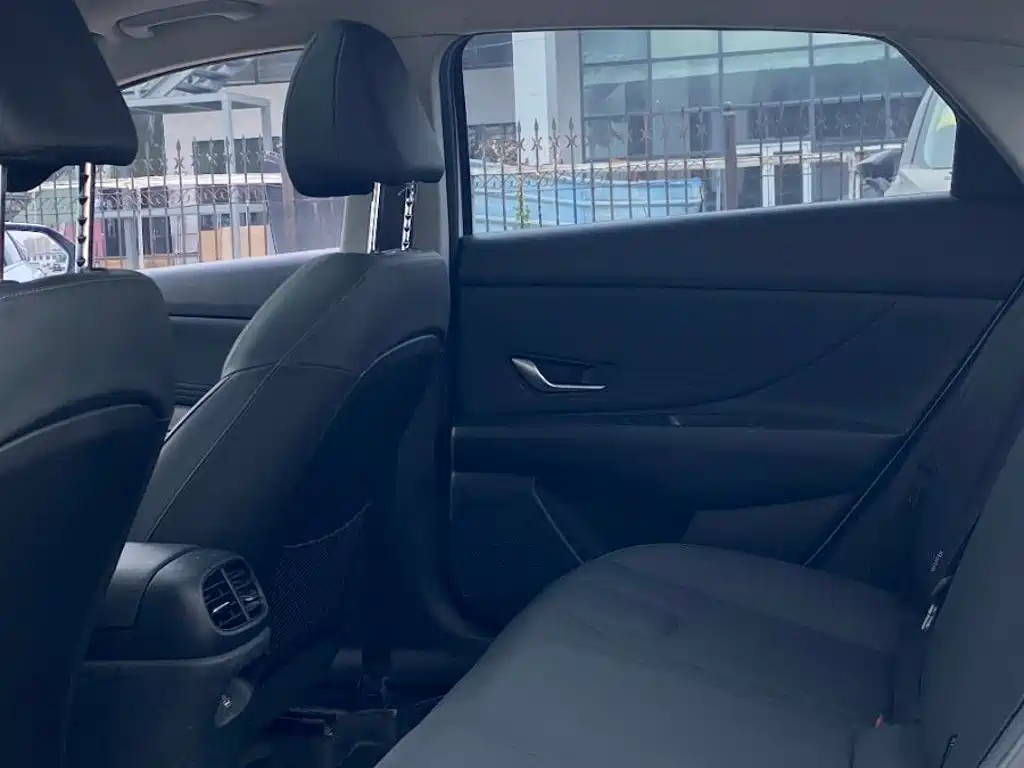 Hyundai Elantra 2022