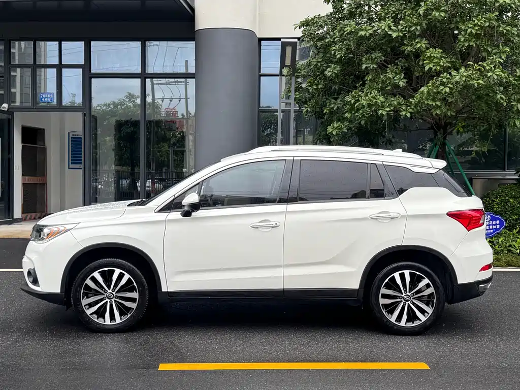 GAC Trumpchi GS4 2017 — фото 3