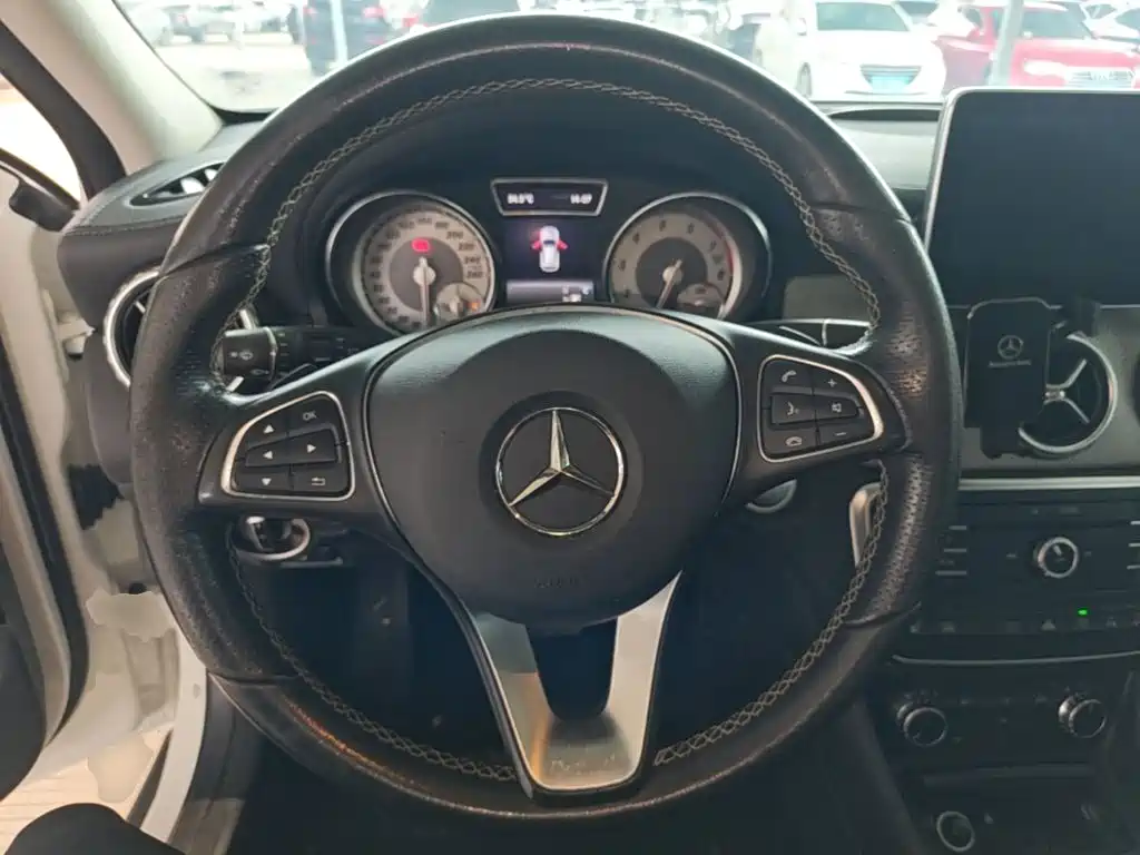 Mercedes-Benz GLA 2016 — фото 11