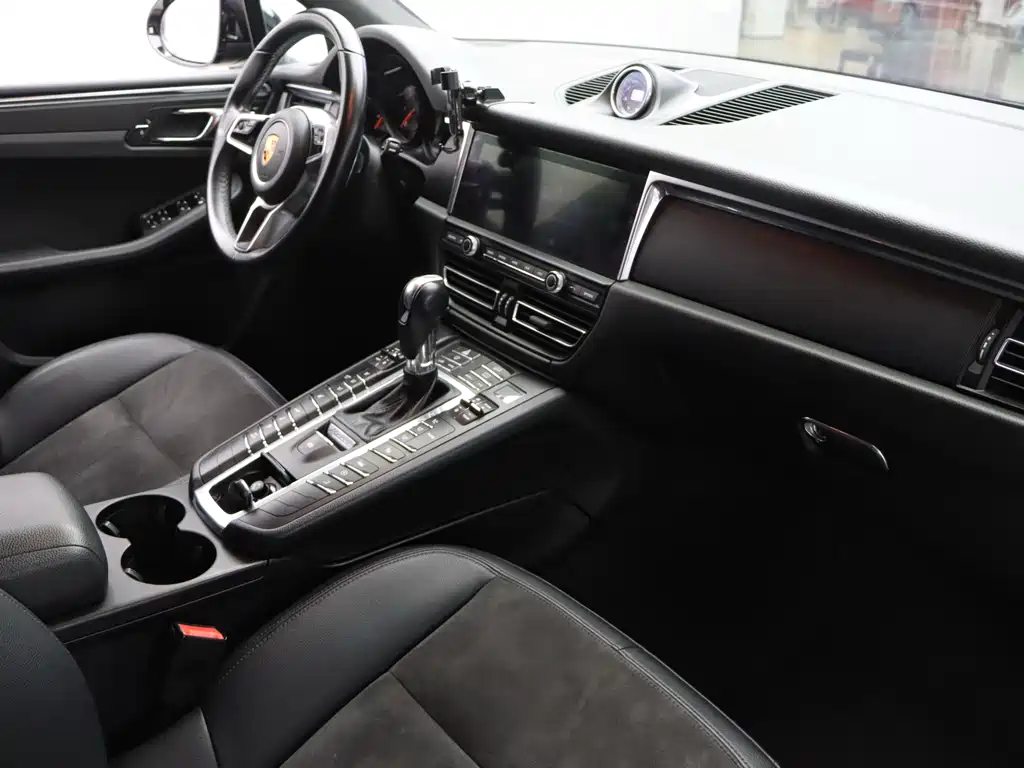 Porsche Macan 2019 — фото 11