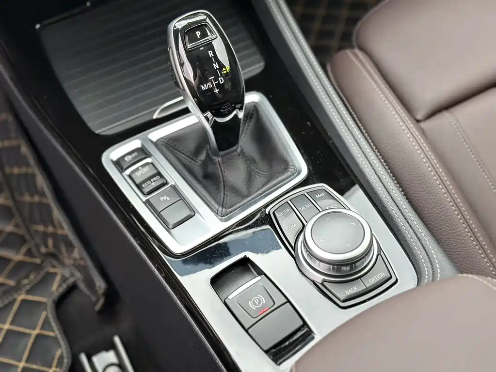 BMW 1 Series 2020 — фото 16