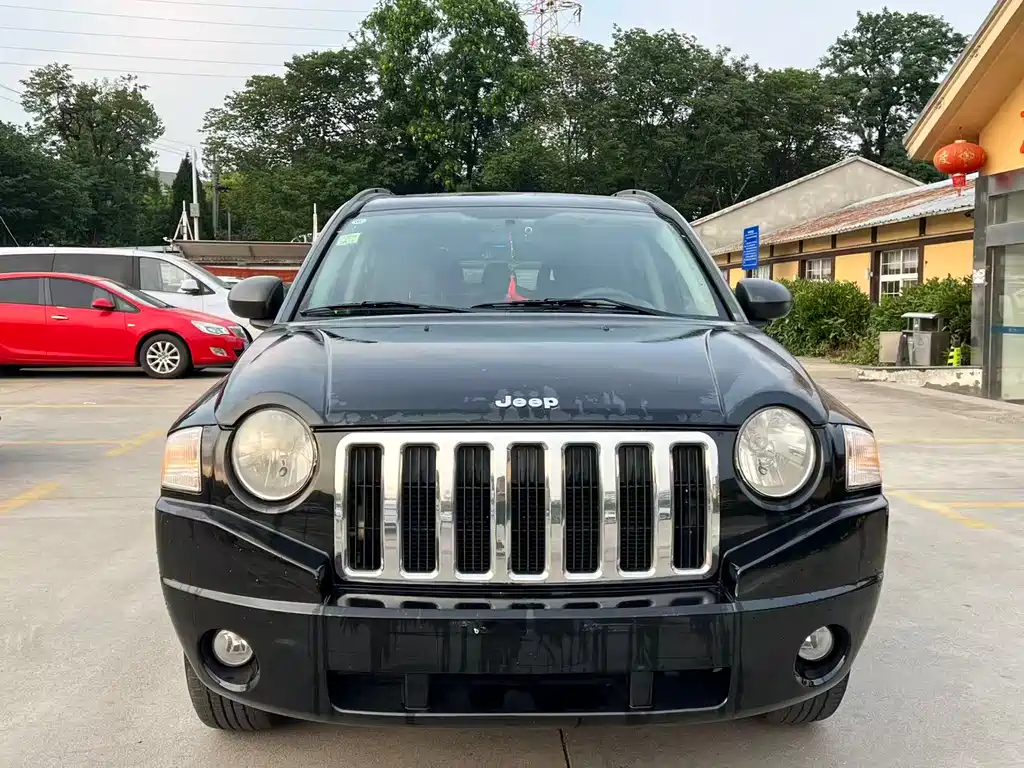 Jeep Compass 2011 — фото 2