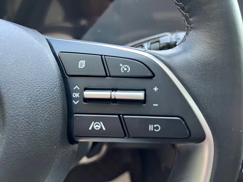 Hyundai Elantra 2023 — фото 17