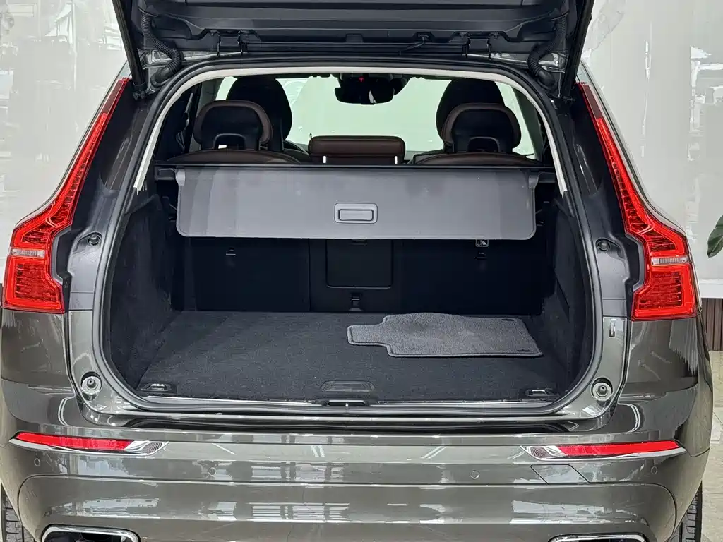 Volvo XC60 2018 — фото 21