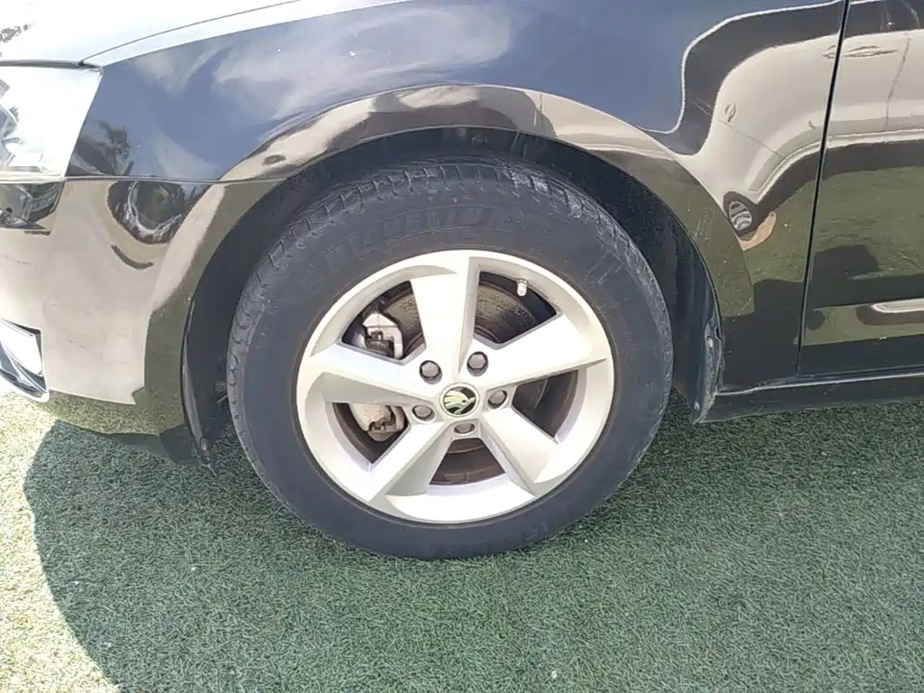 Skoda Octavia 2015 — фото 23
