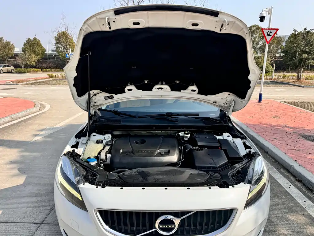 Volvo V40 2017 — фото 24