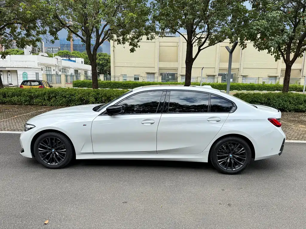 BMW 3 Series 2023