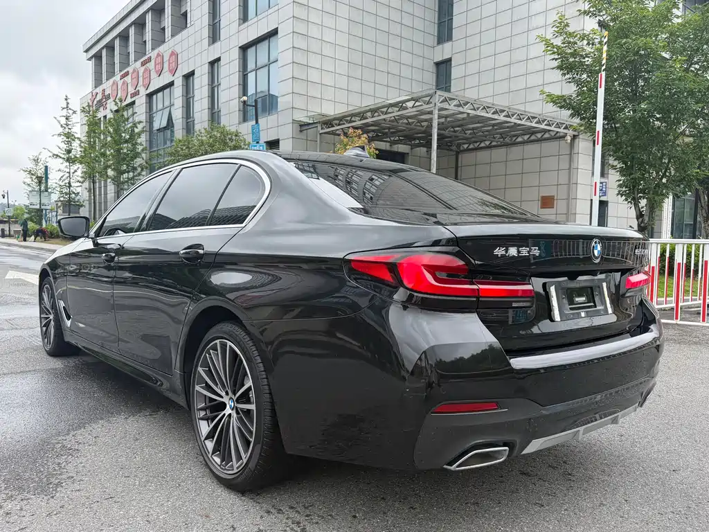 BMW 5 Series 2021 — фото 17