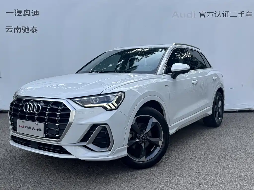 Audi Q3 2021 — фото 1