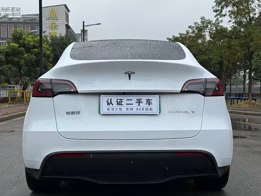 Tesla Model Y 2022 — фото 9