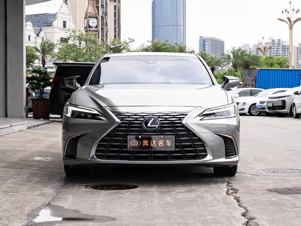 Lexus ES 2025