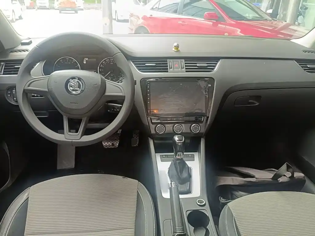 Skoda Octavia 2016 — фото 10