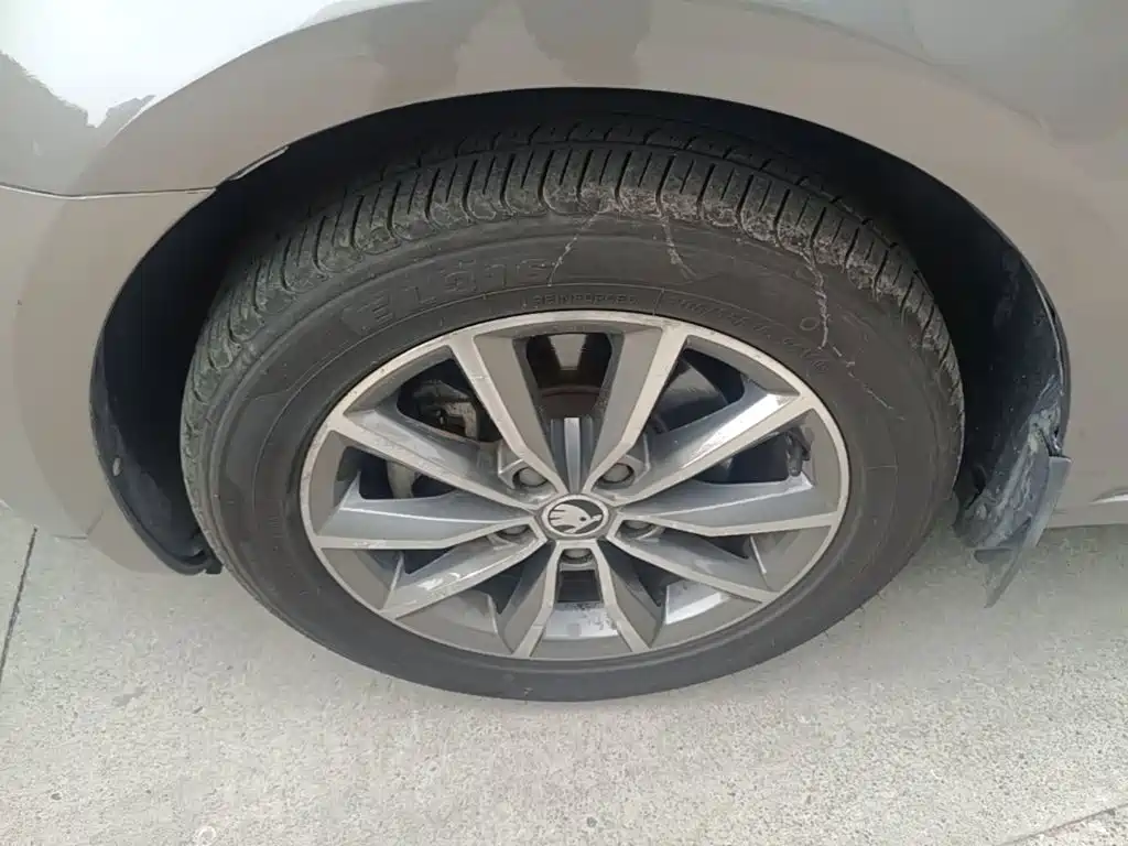 Skoda Octavia 2016 — фото 23