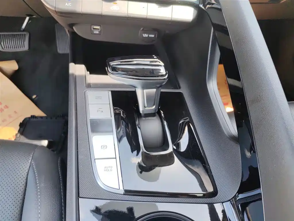 Hyundai Elantra 2023 — фото 14