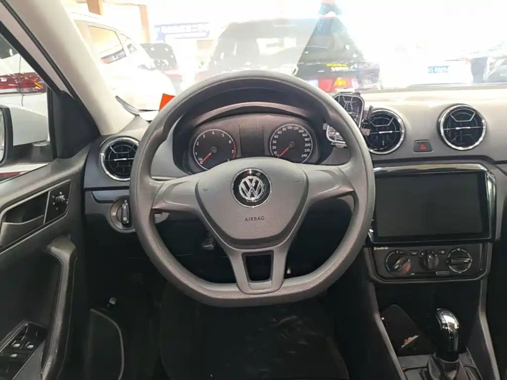 Volkswagen Jetta 2019 — фото 11