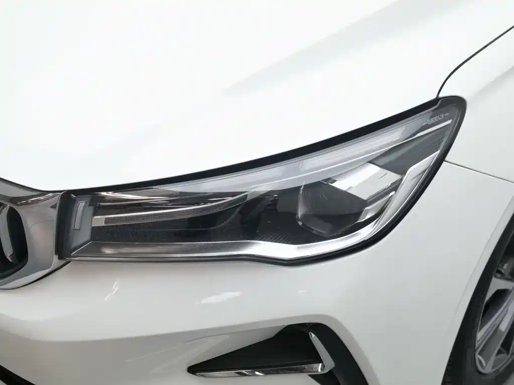 Geely Emgrand 2024
