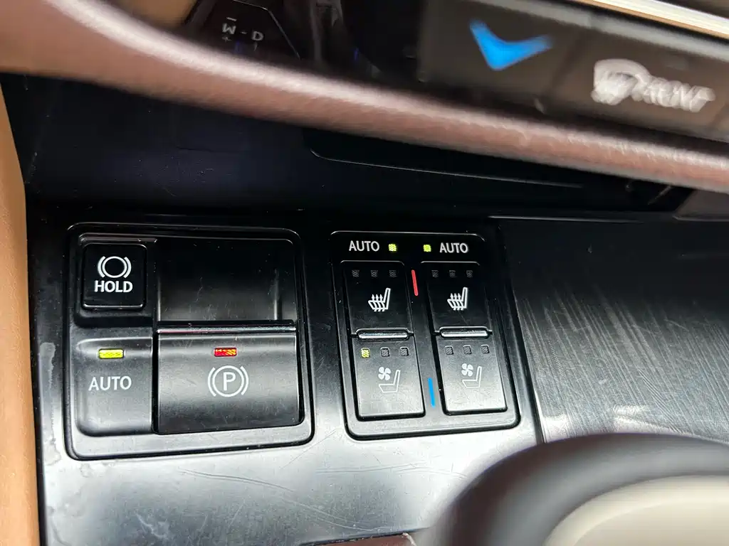 Lexus RX 2018 — фото 17