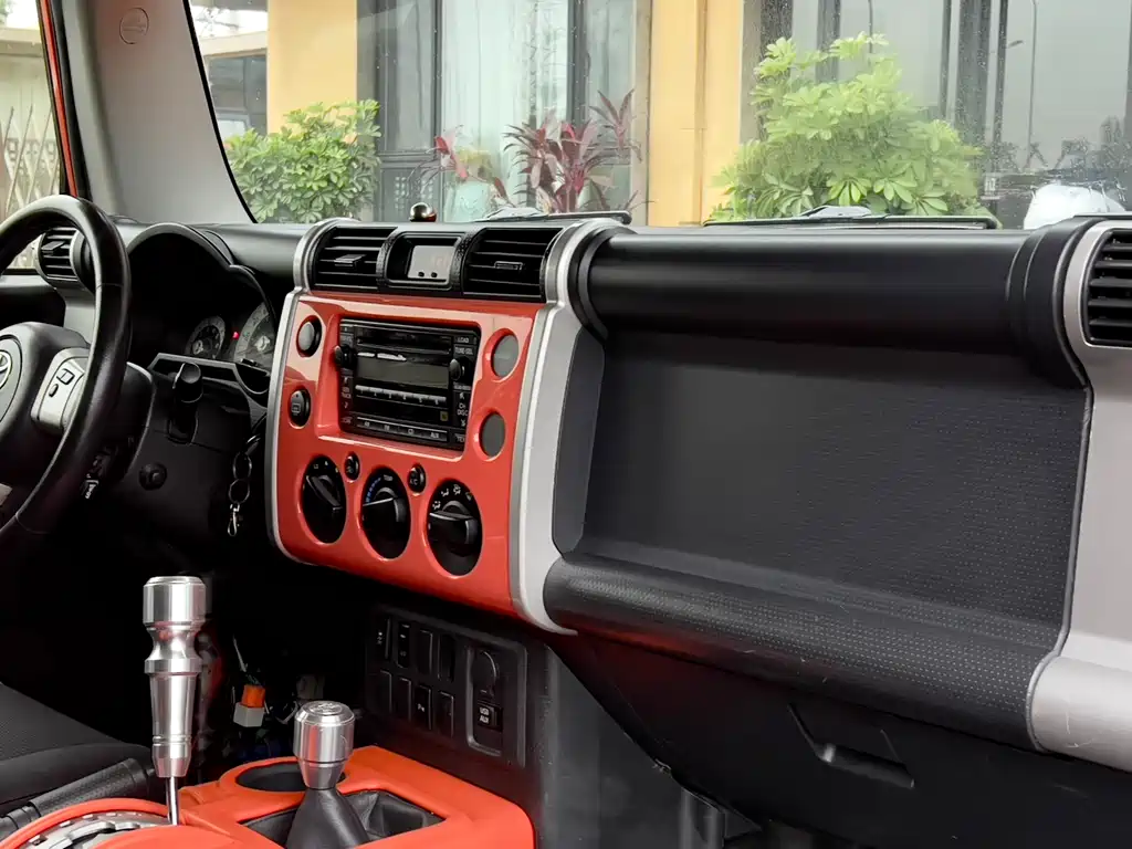 Toyota FJ Cruiser 2014 — фото 9