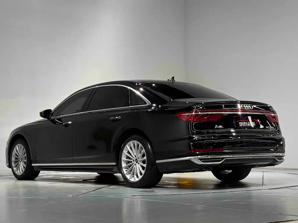 Audi A8 2022 — фото 19