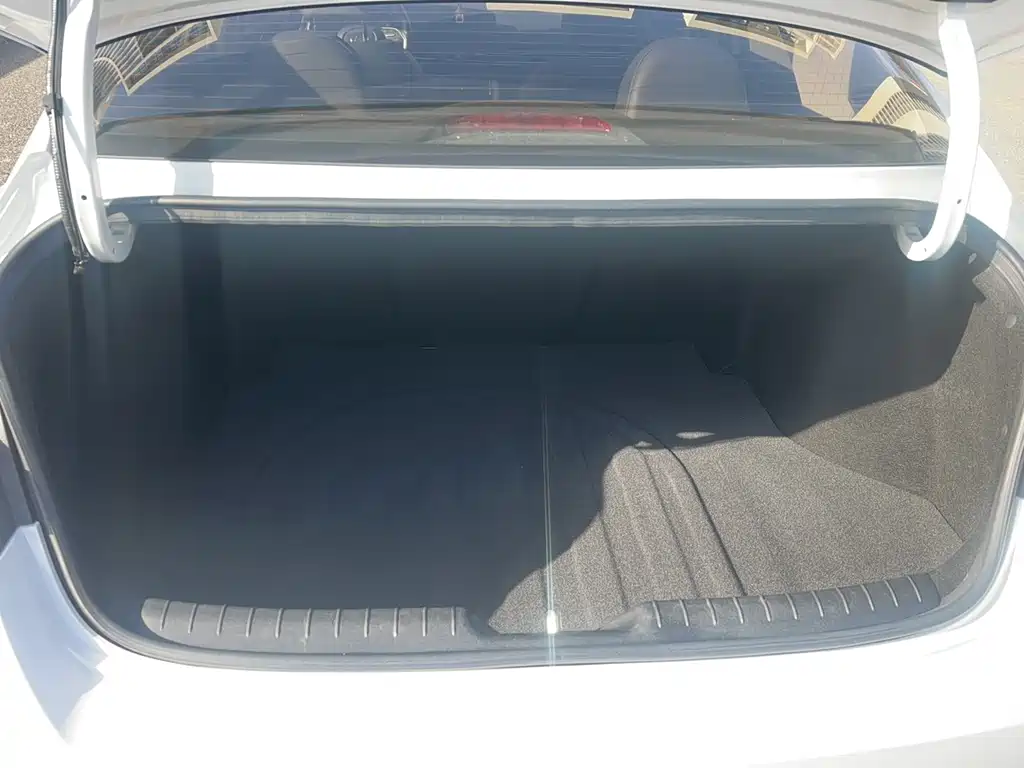 Hyundai Elantra 2022 — фото 20
