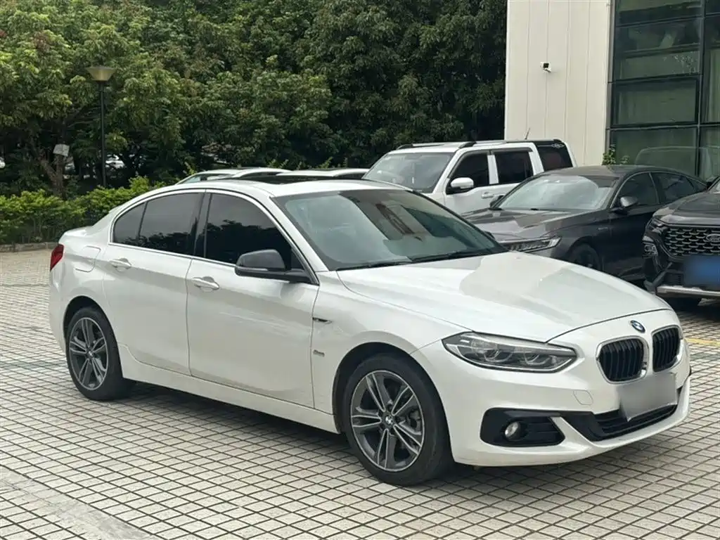 BMW 1 Series 2017 — фото 23