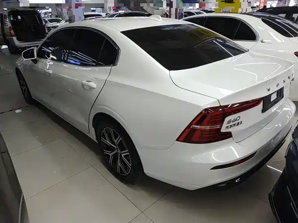 Volvo S60 2023