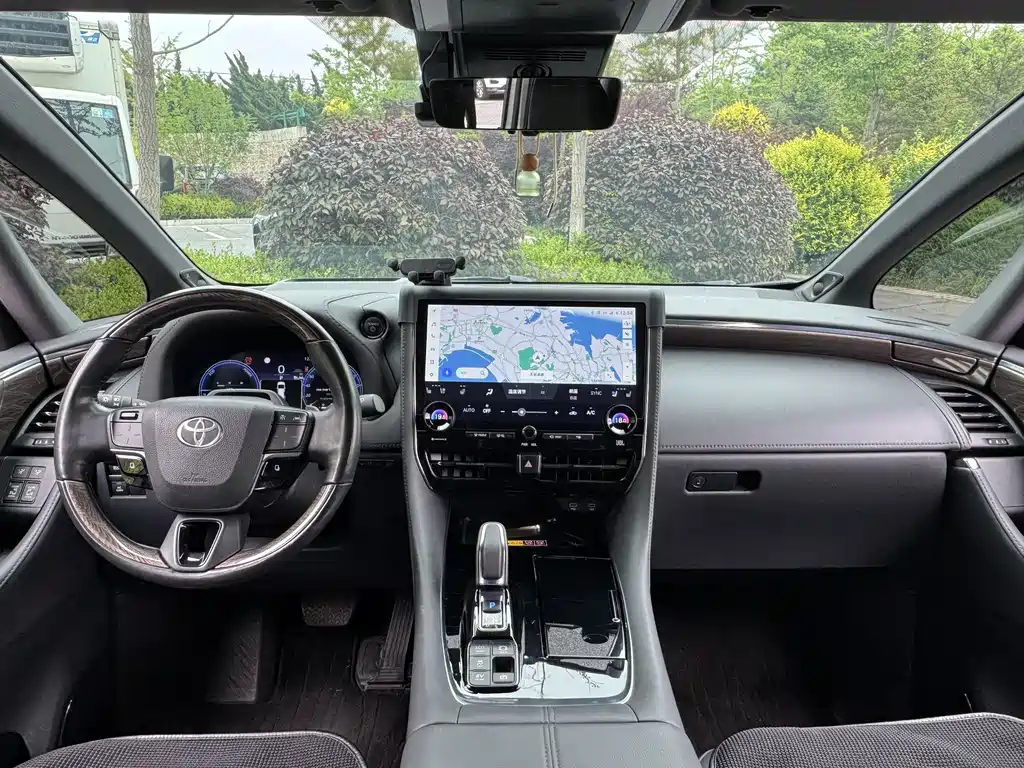 Toyota Alphard 2024 — фото 10