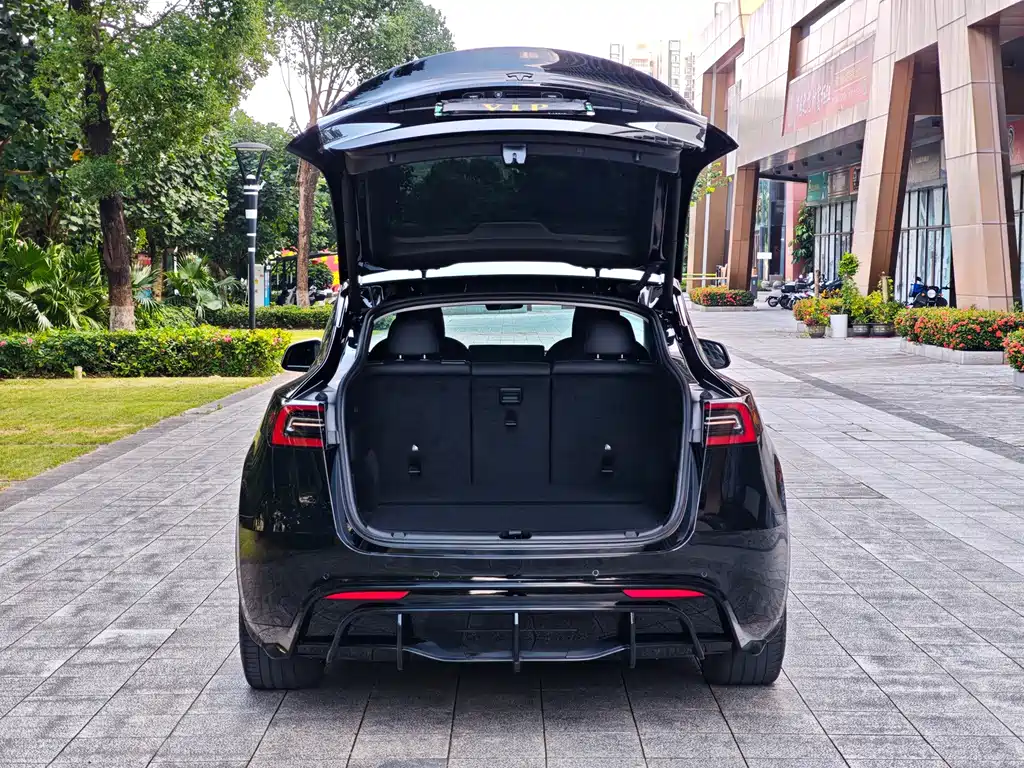 Tesla Model Y 2023 — фото 12