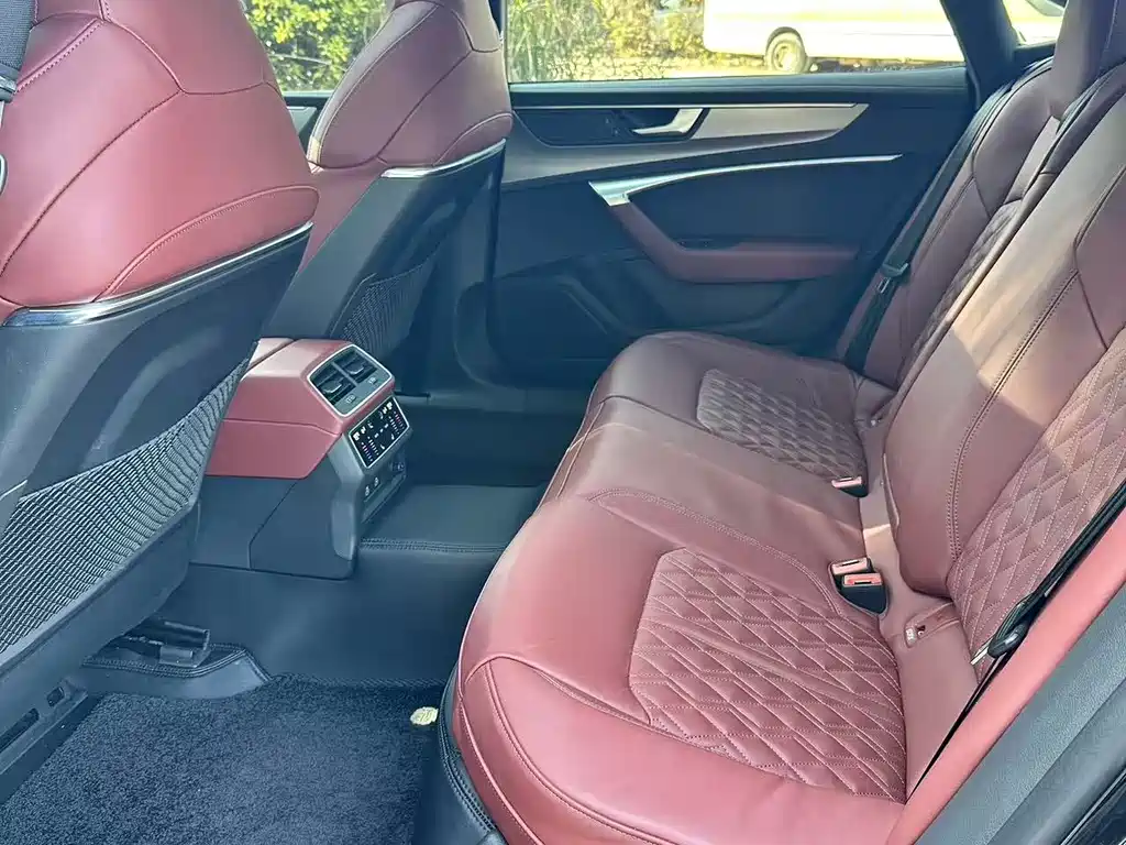 Audi A7L 2023 — фото 9