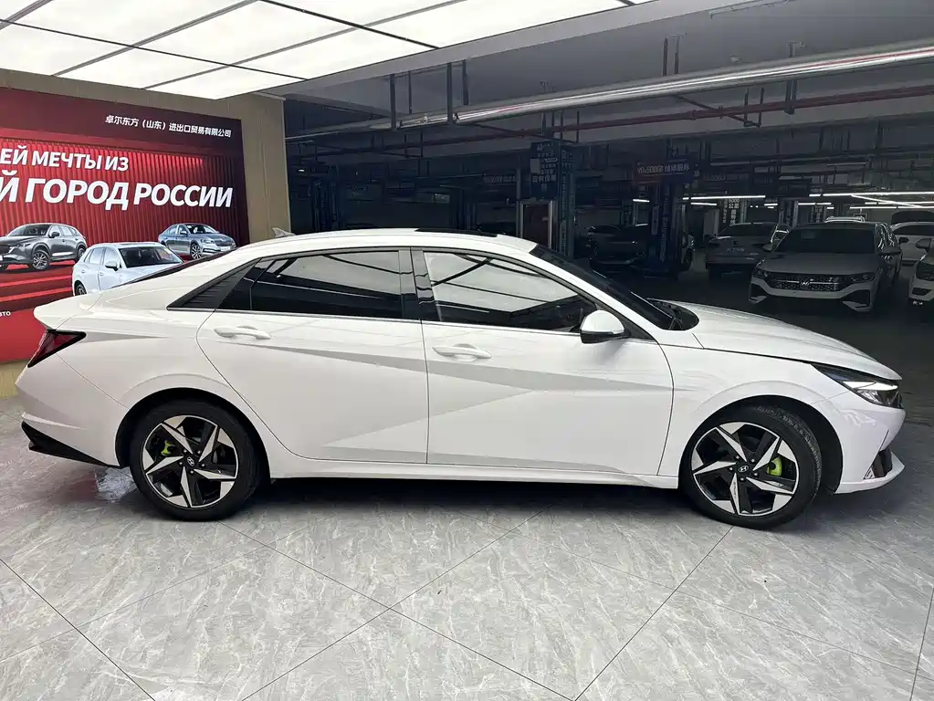 Hyundai Elantra 2022