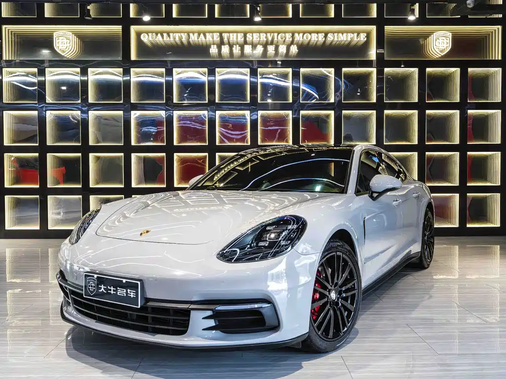 Porsche Panamera 2019 — фото 1